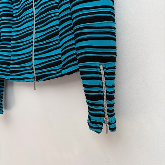 Joseph Ribkoff Striped Zip Jacket - Textured Ribbed Stretch - Size 8 - Picture 5 of 7